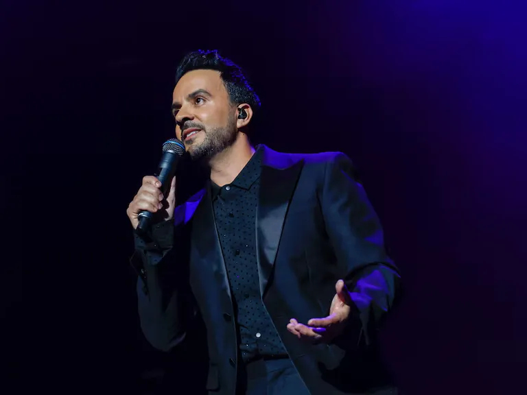 Luis Fonsi anuncia Mar Infinito World Tour 2027 desde Puerto Rico