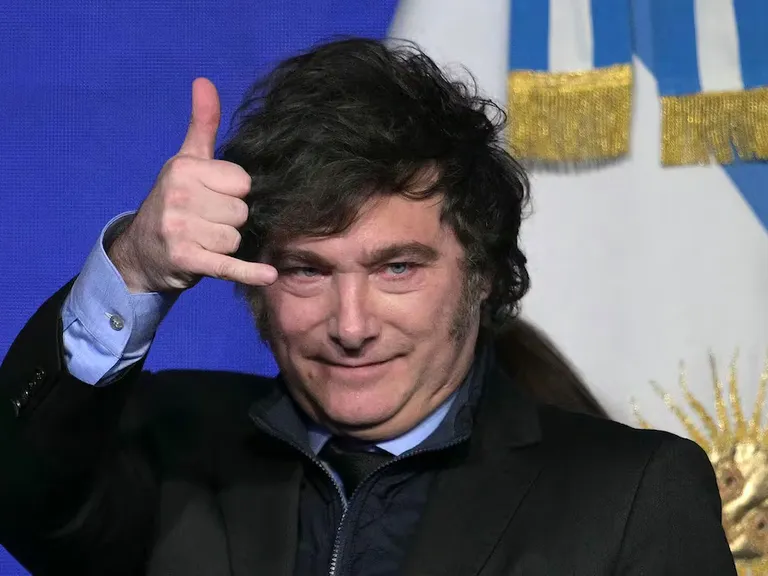 Milei y los argentinos: un argumento sobre populismo y caída económica