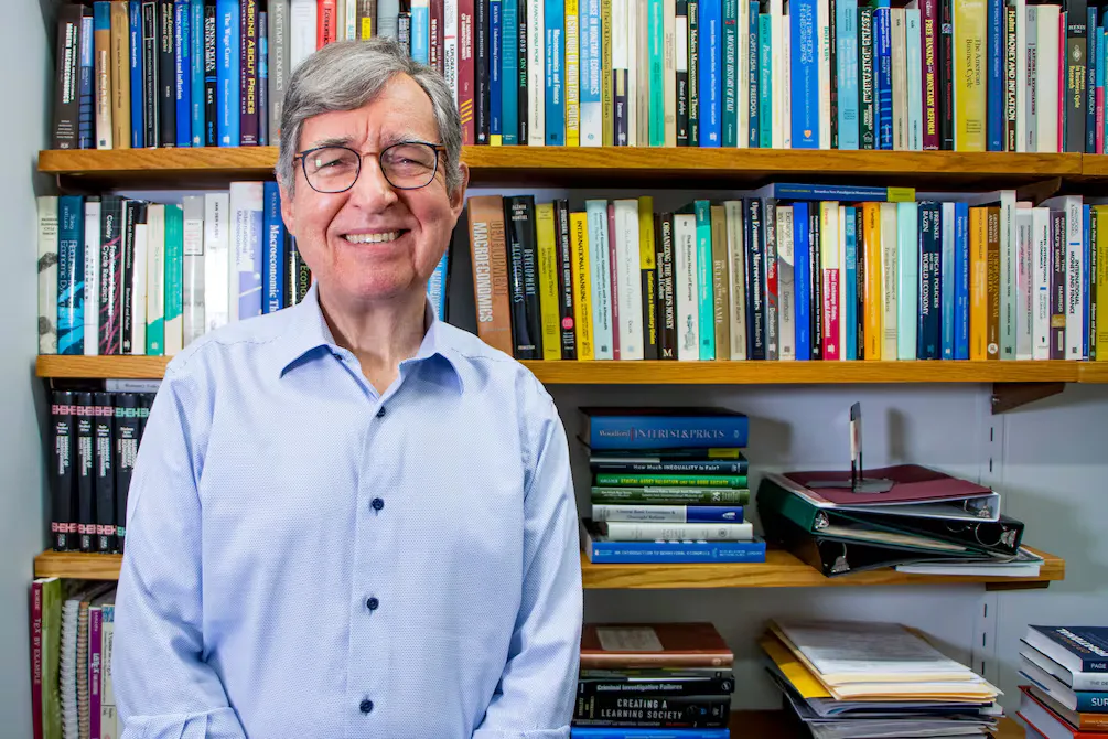 Nobel de Economía premia a Hall y Woodford por modelos macro