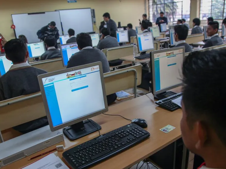 Pruebas PISA: Ecuador retrocedió en lectura, matemáticas y ciencia