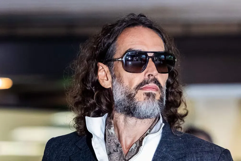 Russell Brand comparece en Southwark por delitos sexuales