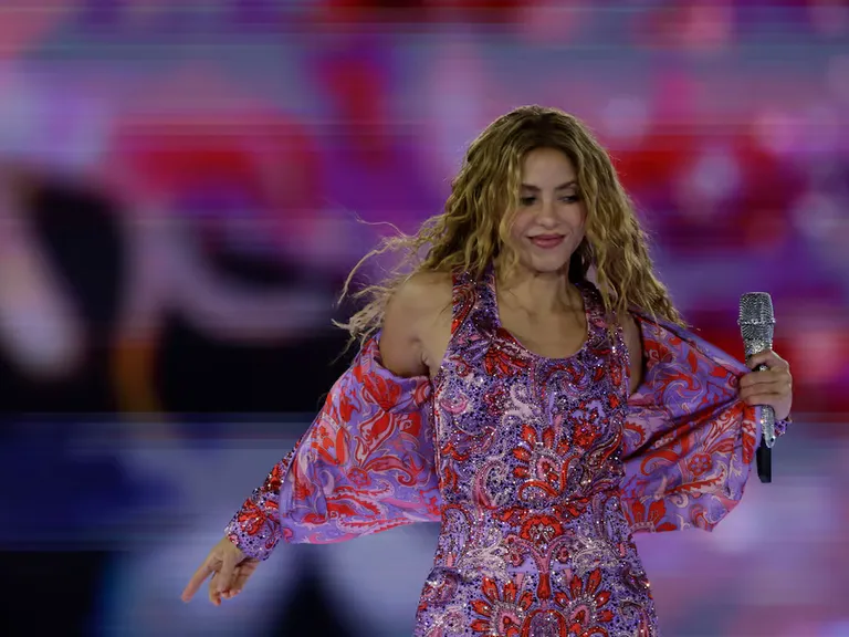 Shakira reprograma concierto en pirámides de Guiza a 2027