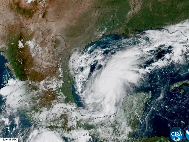 Simón e Isaías amenazan México con lluvias y vientos fuertes