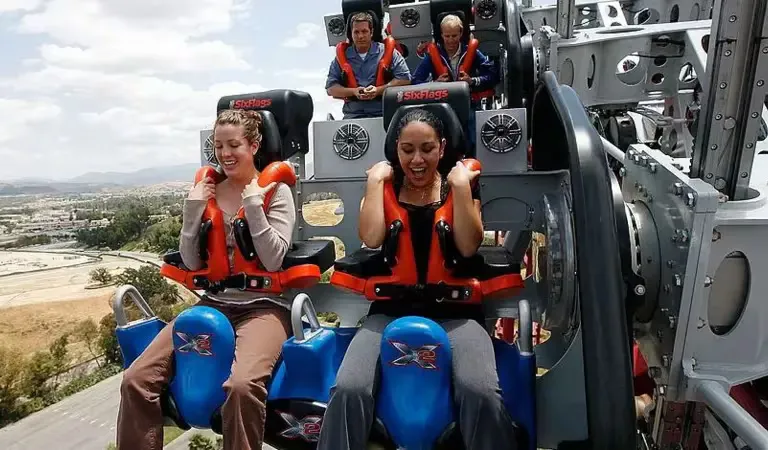 Six Flags Magic Mountain clausura la montaña rusa X2 en California