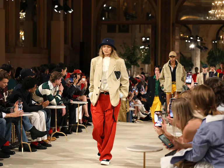 Tommy Hilfiger en Nueva York: pasarela con el perro de Taylor Swift