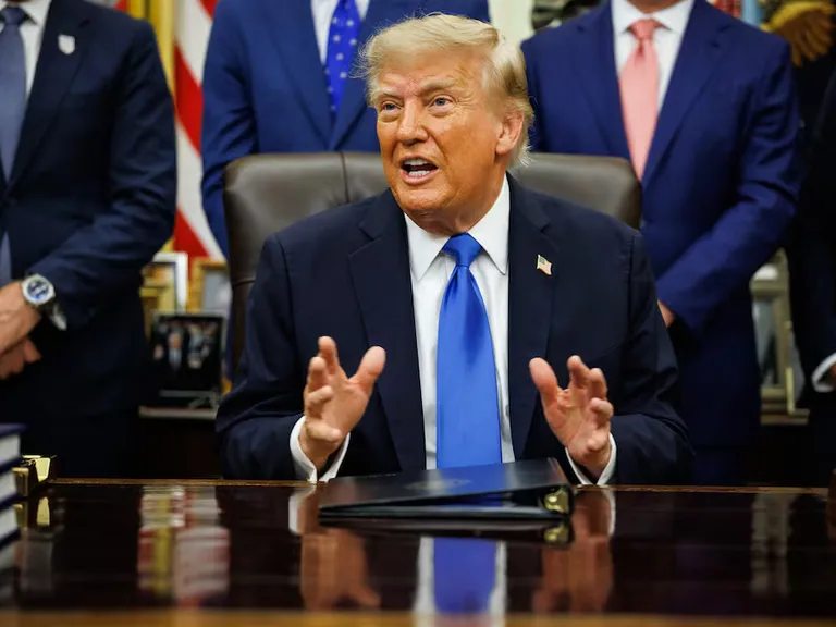 Trump amenaza con quitar fondos a estados que no colaboren migración