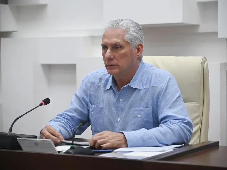 Trump ofreció petróleo e inversiones a Cuba por salida de Díaz-Canel