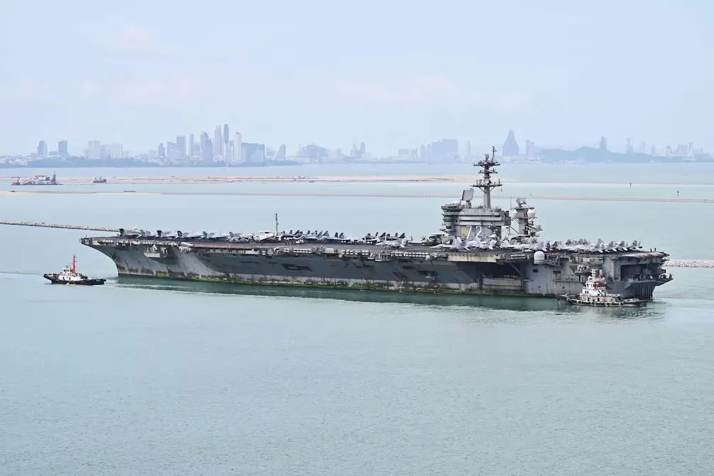 USS Abraham Lincoln llega a Tailandia y tripulantes tienen vetos