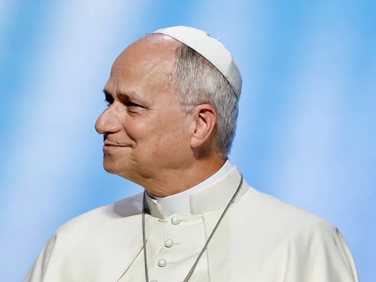 Video del papa León XIV en Metz: debate por presunto gesto