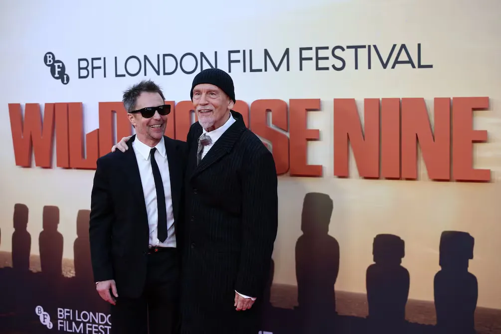 Wild horse nine: John Malkovich y Sam Rockwell en Chile