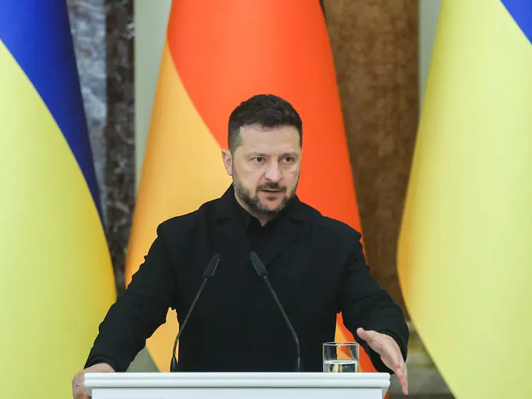 Zelenski advierte a Ucrania sobre un posible ataque masivo de Rusia