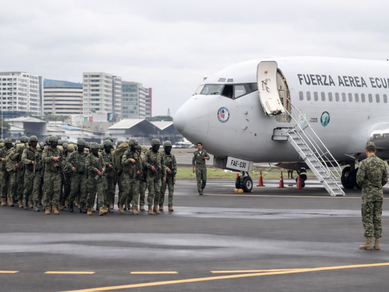Ofensiva total en la Costa: Gobierno despliega  10.000 militares en Guayas, Los Ríos y Manabí