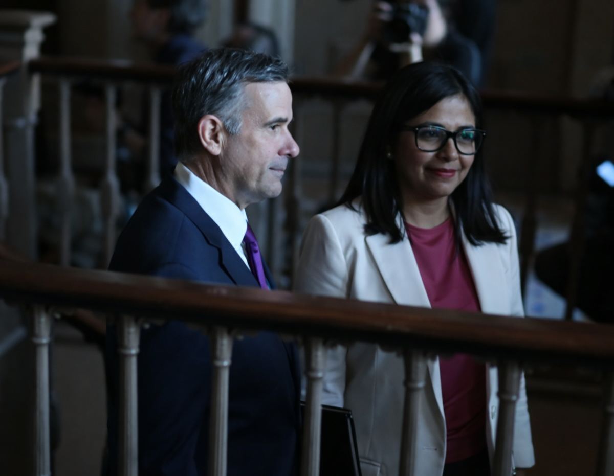 Director de la CIA se reúne con Presidenta interina Delcy Rodríguez en Caracas