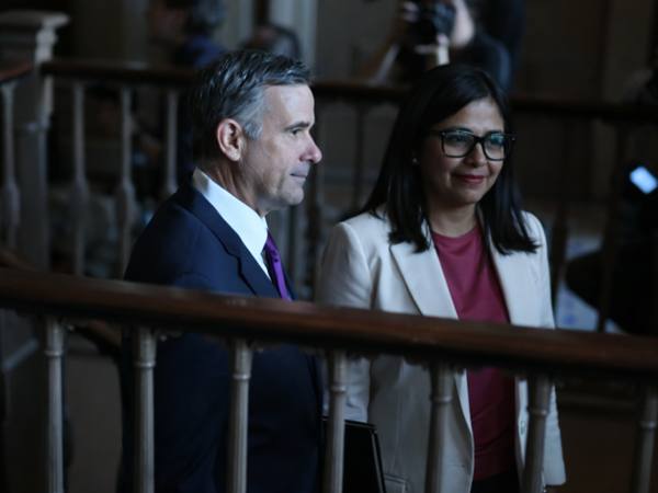 Director de la CIA se reúne con Presidenta interina Delcy Rodríguez en Caracas