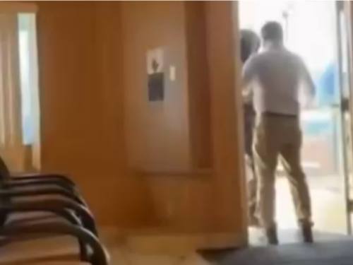 Ecuador envía nota de protesta a EE. UU. por intento de ingreso del ICE a consulado