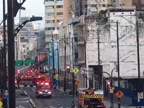 Incendio en edificio Multicomercio fue controlado tras 36 horas en Guayaquil
