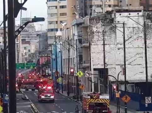 Incendio en edificio Multicomercio fue controlado tras 36 horas en Guayaquil