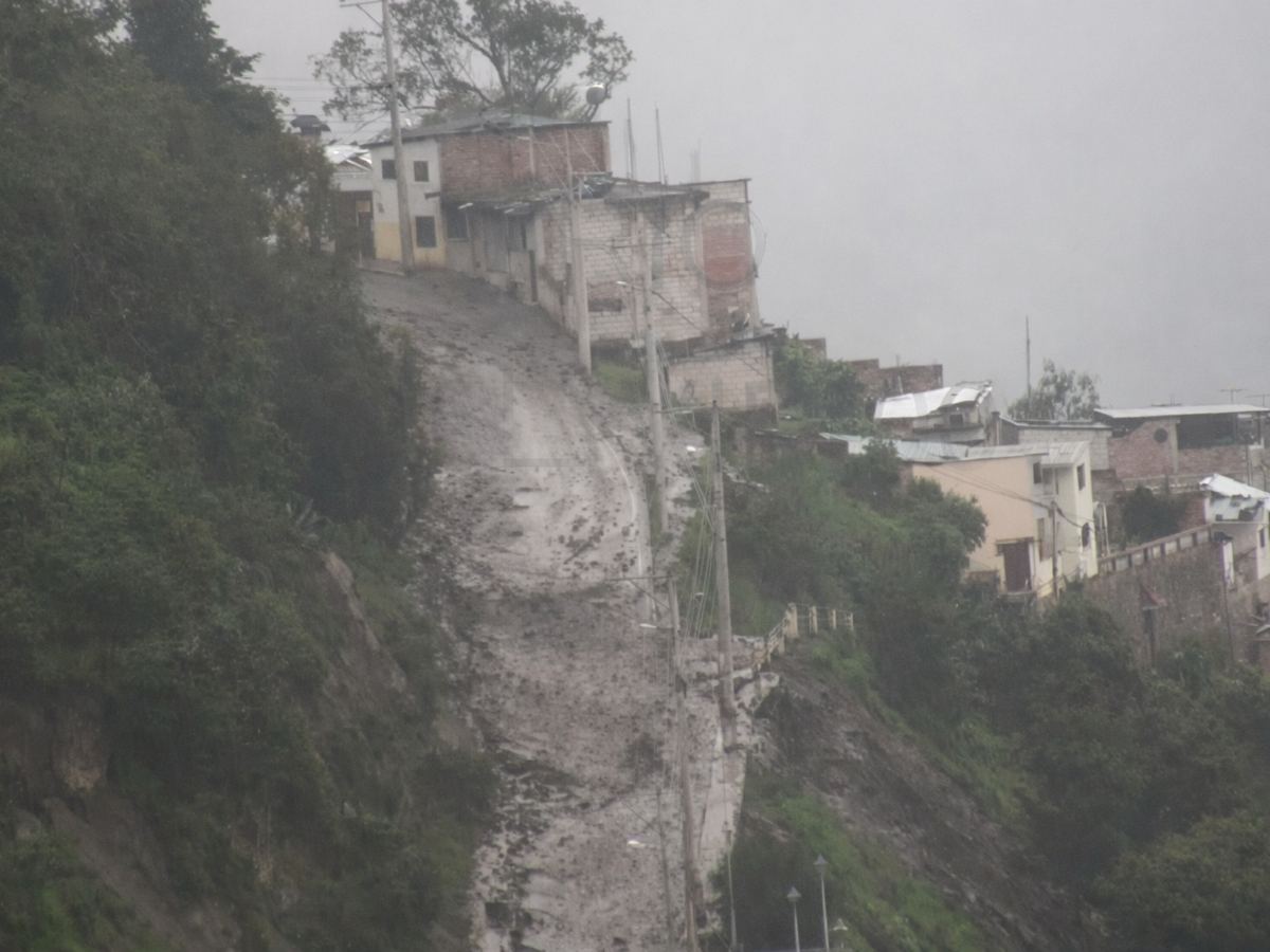 Aluvión en Alausí deja tres heridos y evacúan barrio