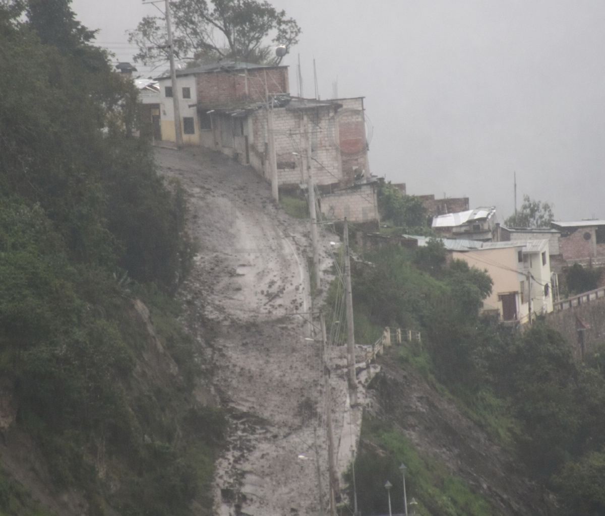 Aluvión en Alausí deja tres heridos y evacúan barrio
