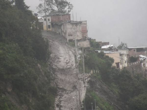 Aluvión en Alausí deja tres heridos y evacúan barrio