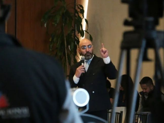 Juicio político destituye y censura a Mario Godoy