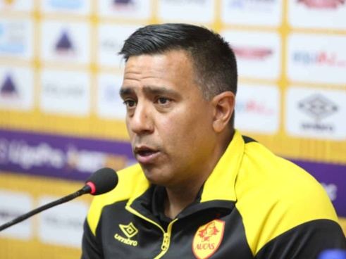 ‘Cabeza fría, testículos calientes’, César Farías y su peculiar arenga que se viralizó tras la clasificación de Barcelona SC