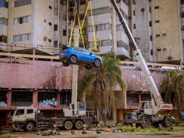 Retiro de vehículos en edificio Multicomercio inicia en Guayaquil