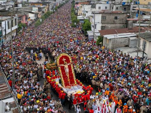 Procesión Cristo del Consuelo moviliza a mas de 500.000 files en Viernes Santo