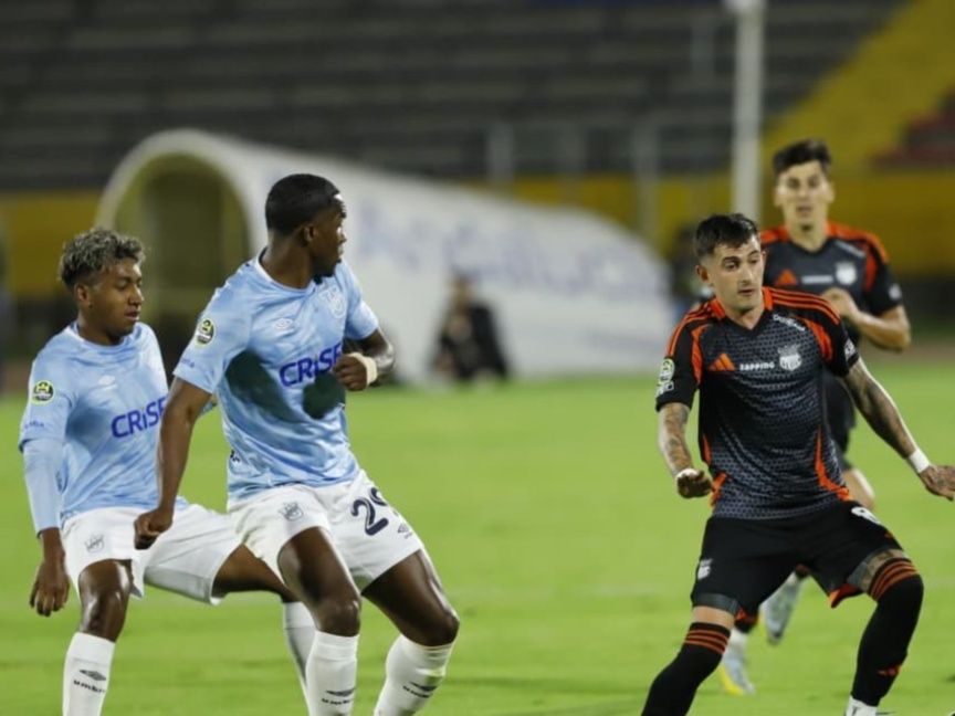 Emelec empata 1-1 con Católica y VAR desata polémica