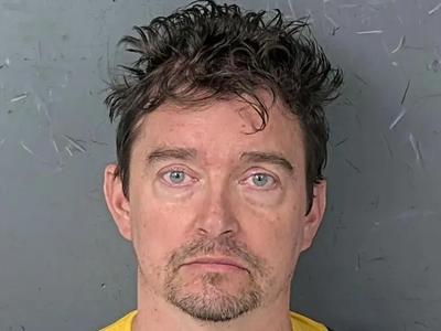 Hombre mata a vecino en Florida tras discusión por música
