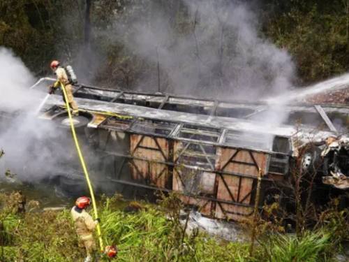 Accidente en la vía Cuenca-Molleturo deja 11 muertos