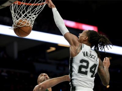 Timberwolves y Spurs mantienen viva una semifinal de alto voltaje