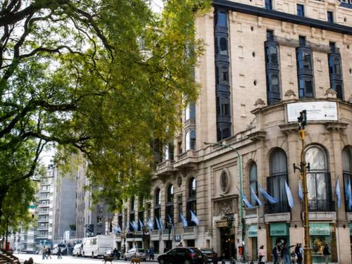 Hallan mural de oro oculto en el Hotel Plaza de Buenos Aires