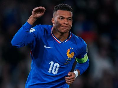 Kylian Mbappé: a 2 goles de la corona en la selección francesa