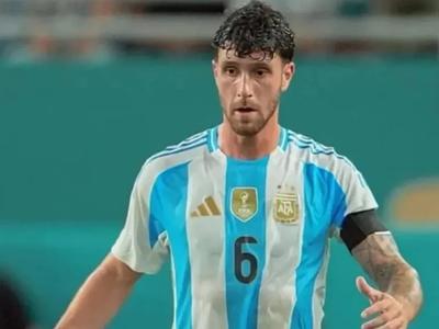Senesi, que firmó para el Tottenham hace pocos días, fue llamado por Scaloni para ir al Mundial