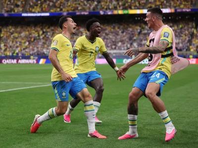 Brasil remonta al 95 y clasifica a octavos de final