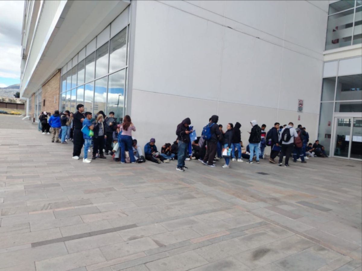 Caos en la ANT de Quito: usuarios denuncian largas filas y falta de turnos para licencias