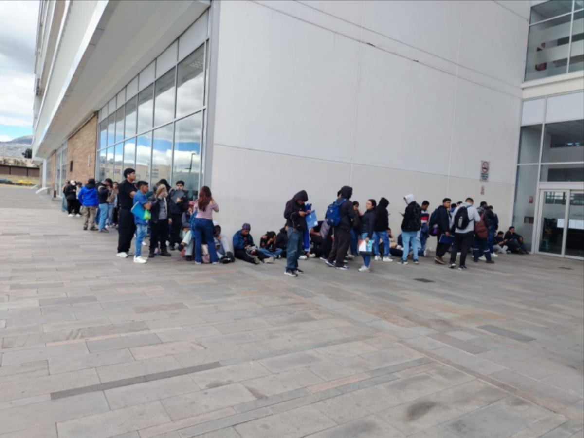 Caos en la ANT de Quito: usuarios denuncian largas filas y falta de turnos para licencias