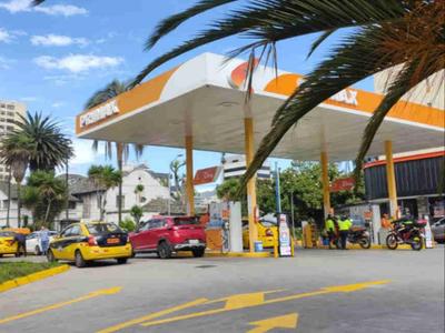 Combustibles en Ecuador bajarían otra vez en agosto, dice Noboa