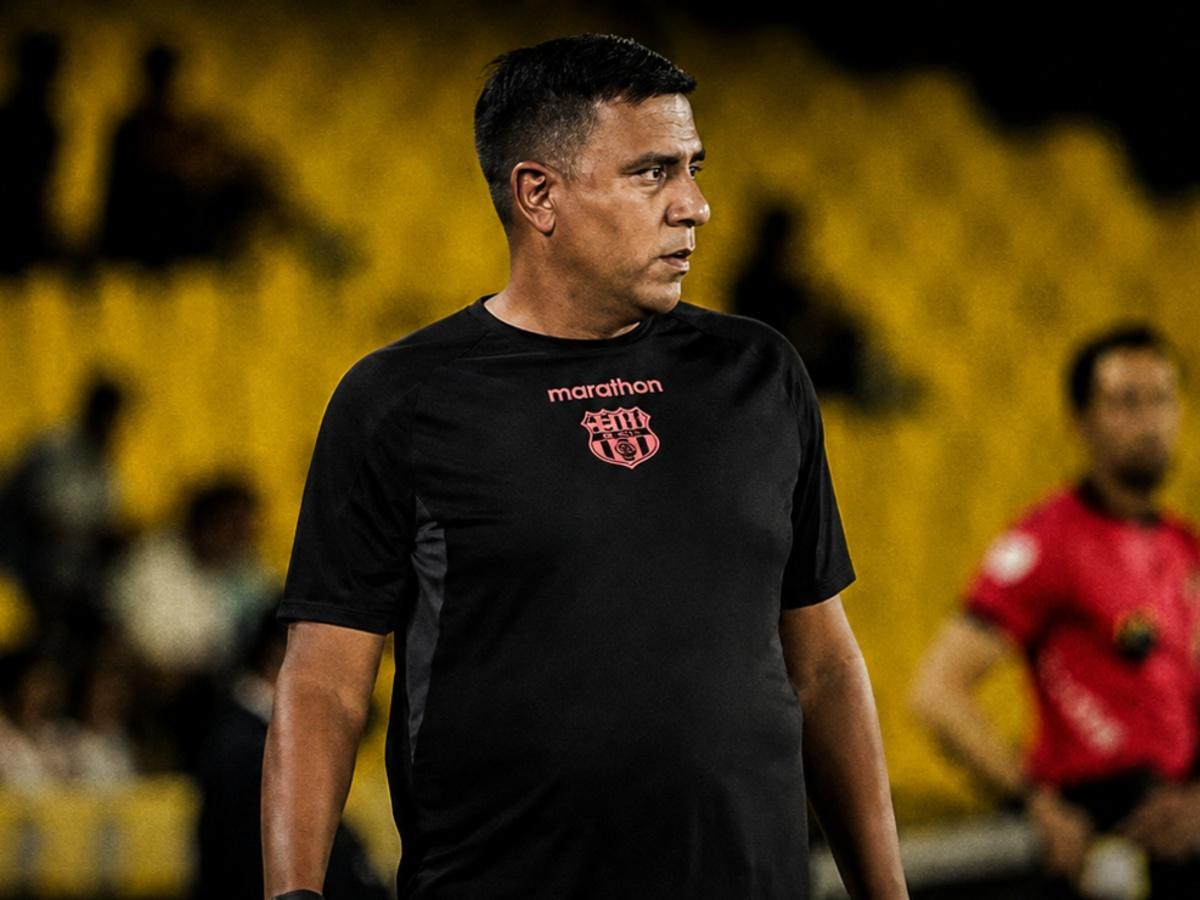 César Farías deja Barcelona SC tras la derrota ante Macará