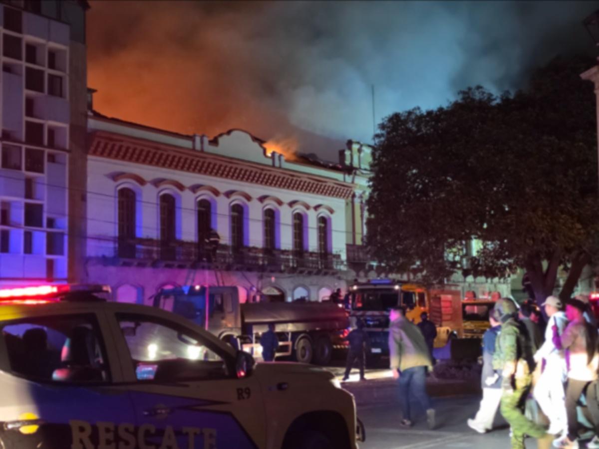 Incendio en Riobamba moviliza a bomberos de tres provincias