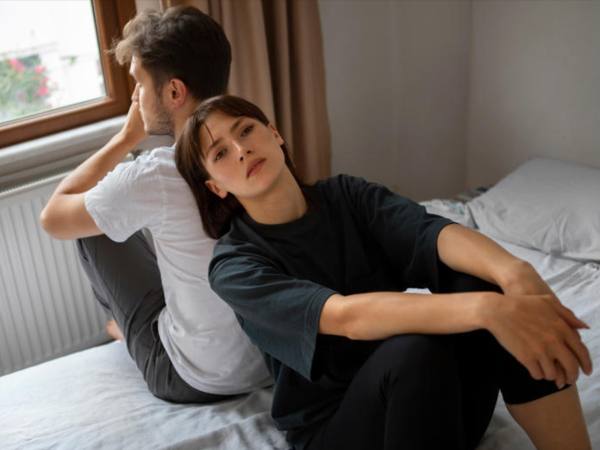 Por qué muchas mujeres siguen en relaciones que no las hacen felices
