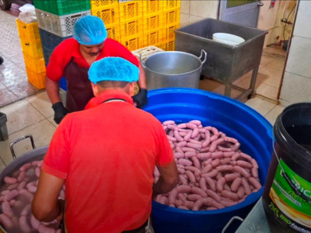 Fábrica clandestina de embutidos fue clausurada en Guayaquil