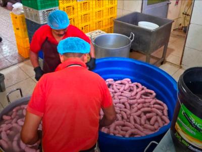 Fábrica clandestina de embutidos fue clausurada en Guayaquil