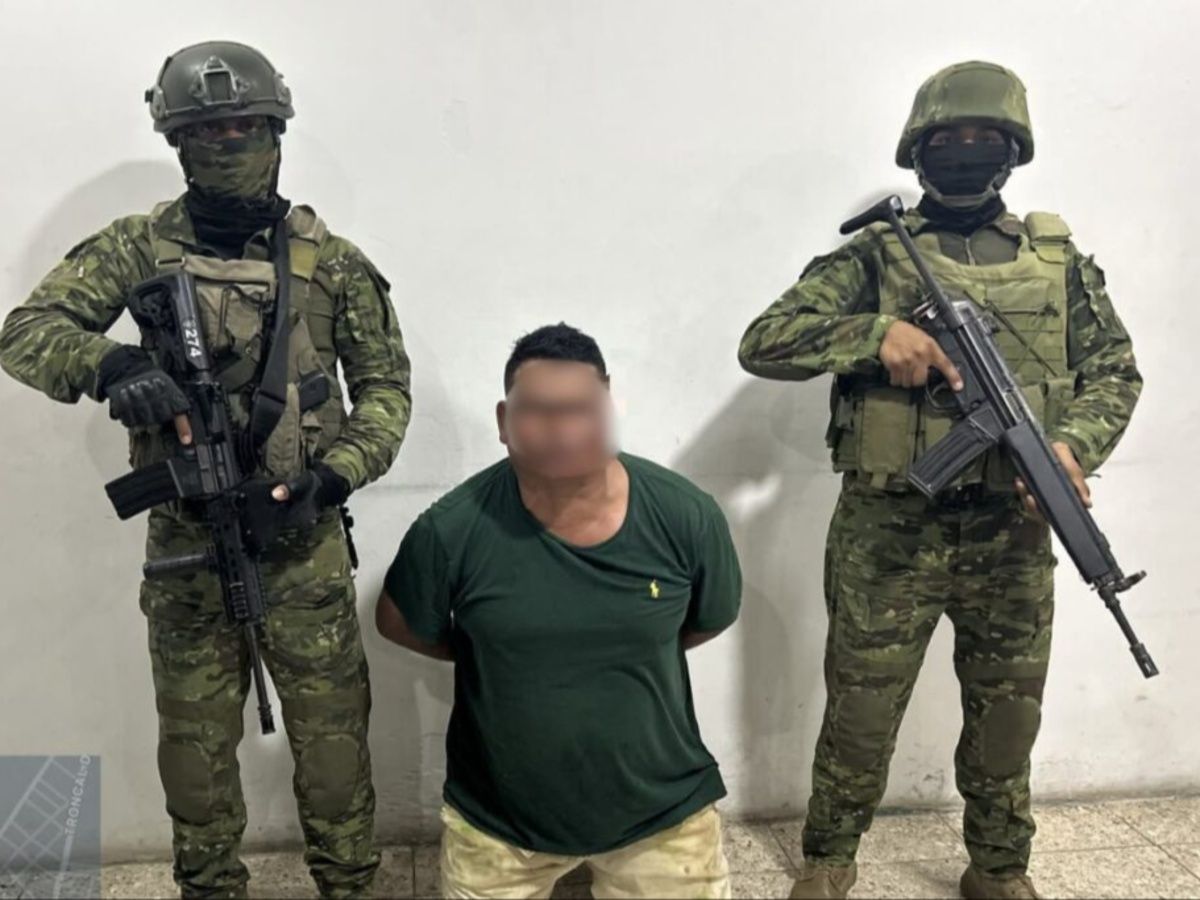 Fuerzas Armadas capturan a alias 'Manaba', presunto cabecilla de Los Lobos
