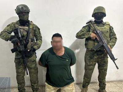 Fuerzas Armadas capturan a alias 'Manaba', presunto cabecilla de Los Lobos