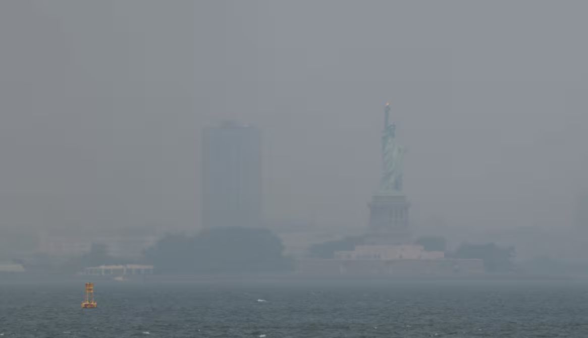 Alerta de salud por calidad del aire en Nueva York por humo