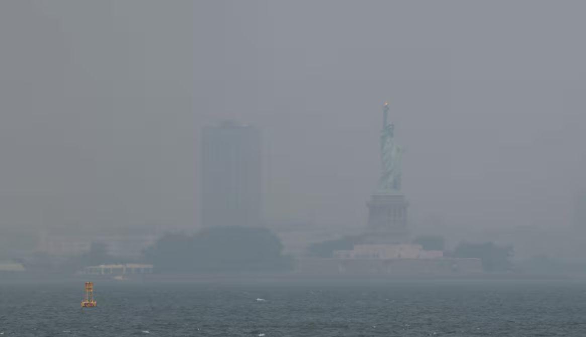 Alerta de salud por calidad del aire en Nueva York por humo
