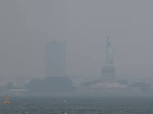 Alerta de salud por calidad del aire en Nueva York por humo