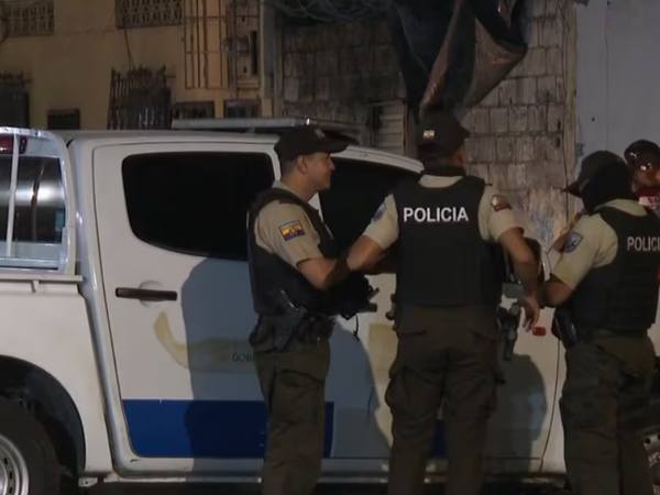 Balean a tres personas en ecuavóley en la 26 y la F, Guayaquil